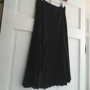 H&M Pleated Black Skirt