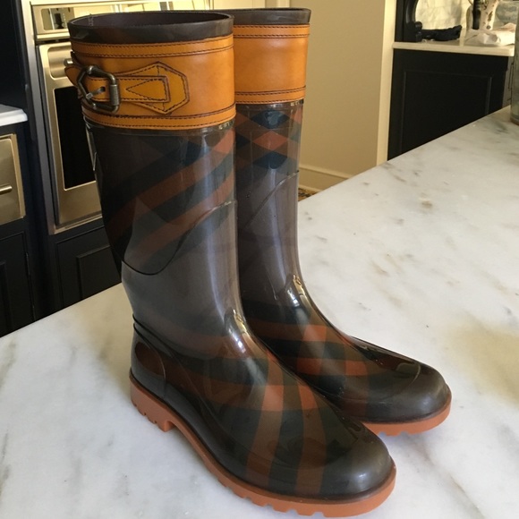 Burberry boots