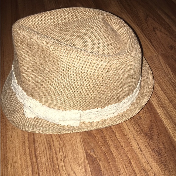 2 Women Fedoras - Picture 2 of 4