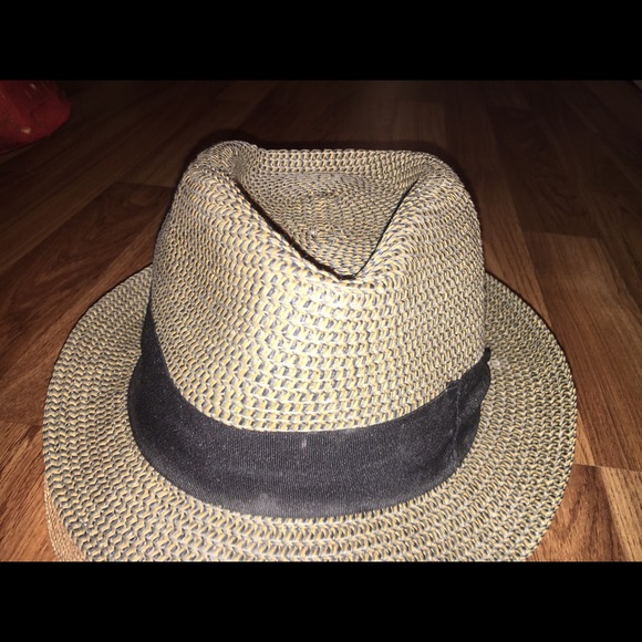 2 Women Fedoras - Picture 4 of 4