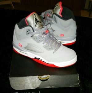 Hot Lava Jordan 5 (barley worn) 7.5