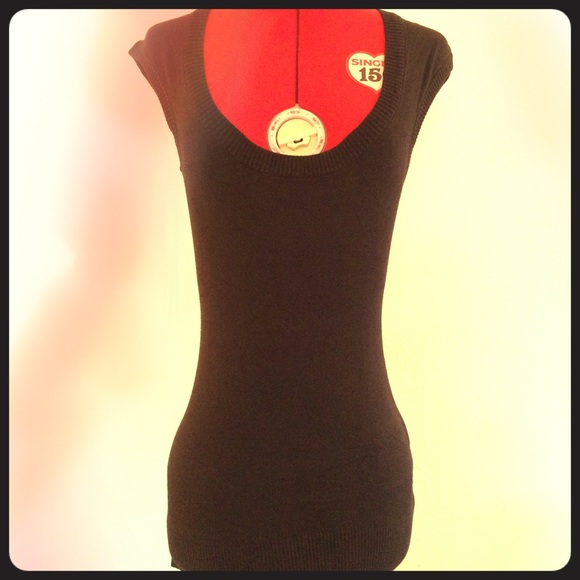 sleeveless sweater