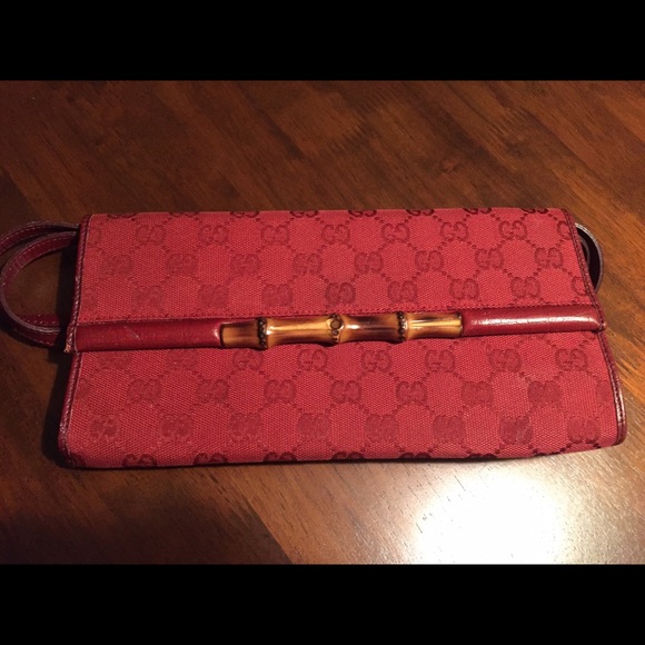 SOLD...Gucci Red GG print Clutch - Picture 1 of 4