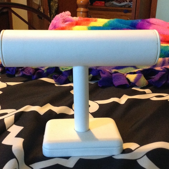 Bracelet hanger