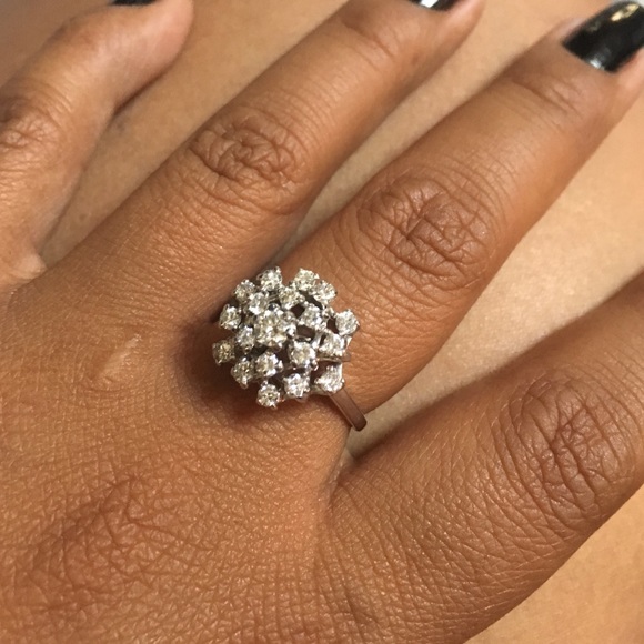 White gold ring 14 k 5.1 grm diamonds 19