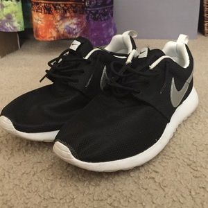 Nike Rosche run for sale.. Black