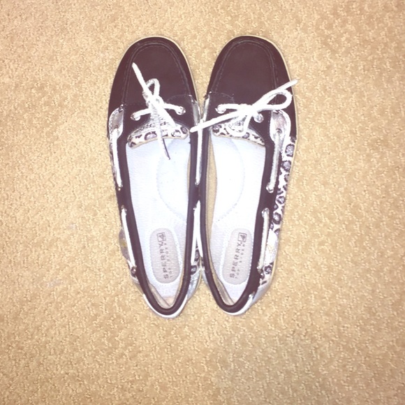 Leapord print sided Sperrys.