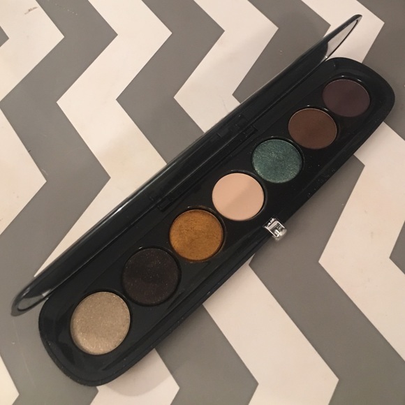 Marc Jacobs Other - Marc Jacobs Plush Shadows Palette