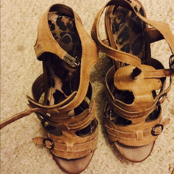 Comfy wedge sandals!