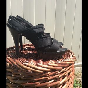 Simply Vera, by Vera Wang. Platform heels.