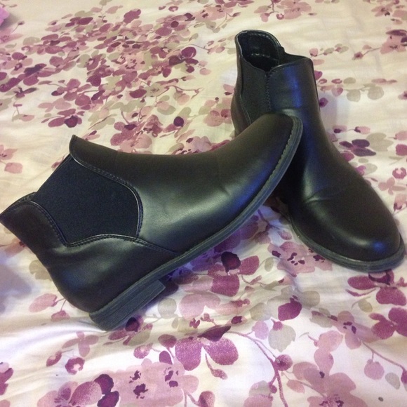 Black Chelsea Boots