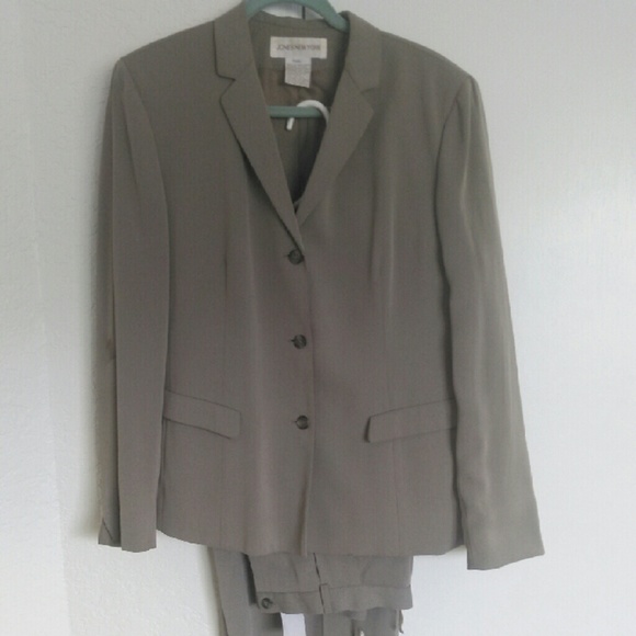 PRICE DROP! :-) Ladies Suit