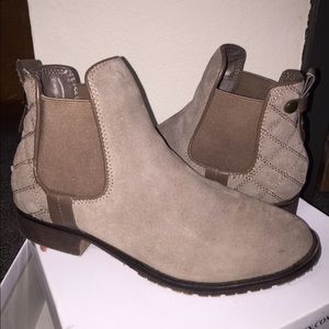 STEVE MADDEN Giiana Taupe Suede Ankle Booties