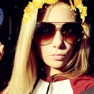 Meet your Posher, Hailey