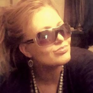 Meet your Posher, Corie