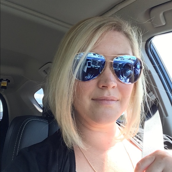 Meet your Posher, Colleen - Picture 1 of 1