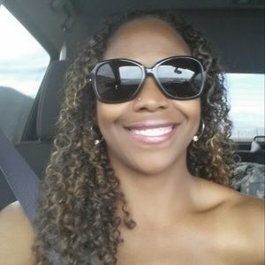 Meet your Posher, Ebony monique