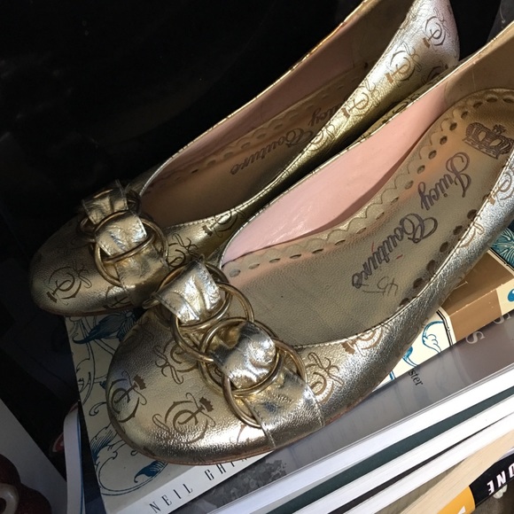 Juicy Couture gold leather flats - Picture 2 of 4