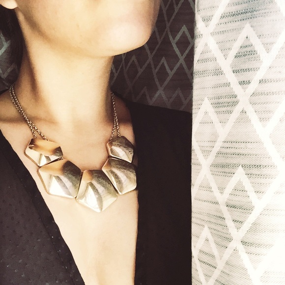 VINTAGE Faux Gold Costume Jewelry Necklace