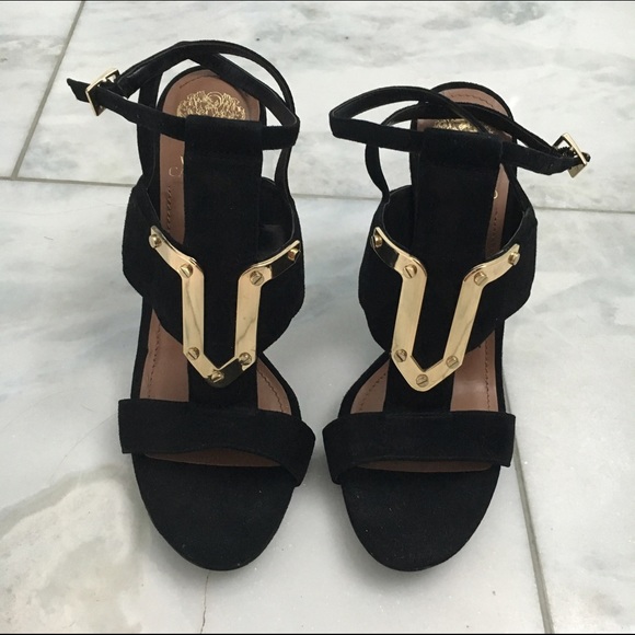 NEW Vince Camuto suede heels
