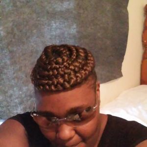 Meet your Posher, Yvette