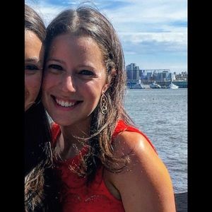 Meet your Posher, Lauren