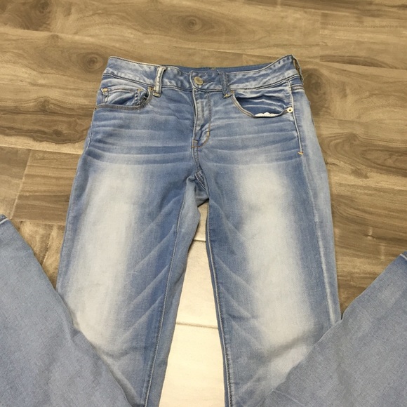 Light wash skinny jeans