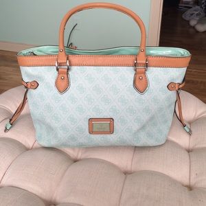 Guess tote