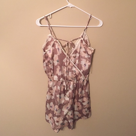 Nudey Olive Romper ✌🏼️🌿 - Picture 3 of 4