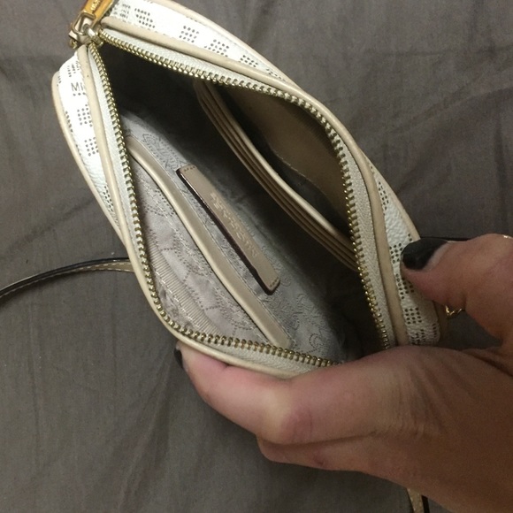 Michael Kors cross body bag - Picture 3 of 3