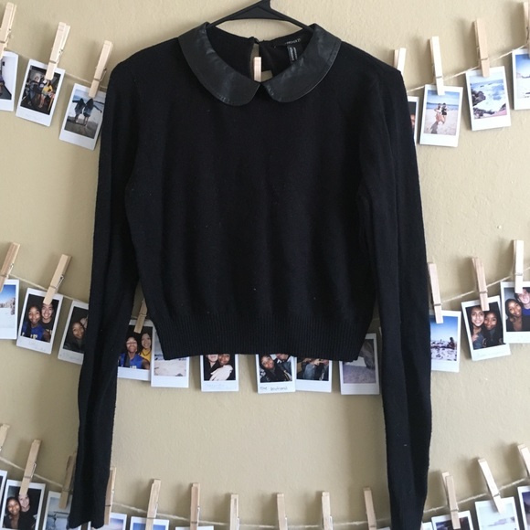 A cute sweater crop top/sweater