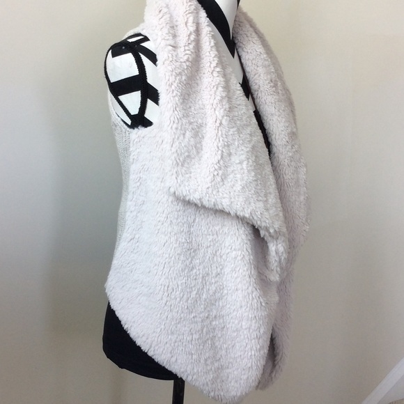 BB Dakota Rennie Sweater Vest - Picture 2 of 3