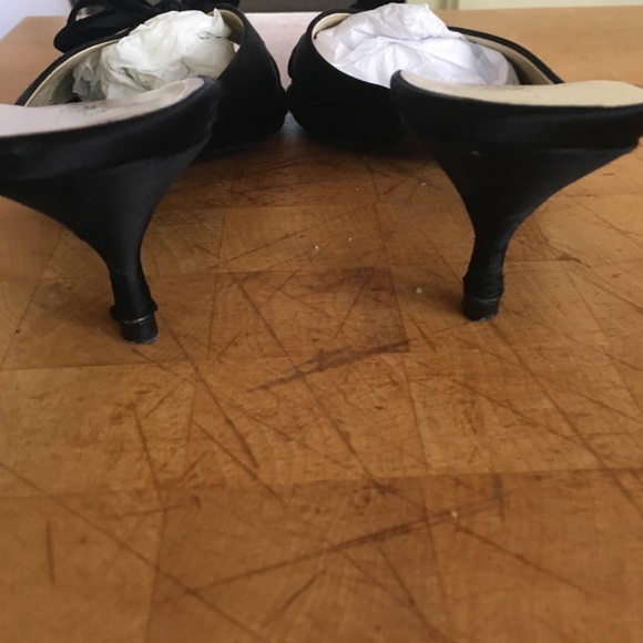 Satin PRADA backless kitten heels with velour bows - Picture 3 of 8