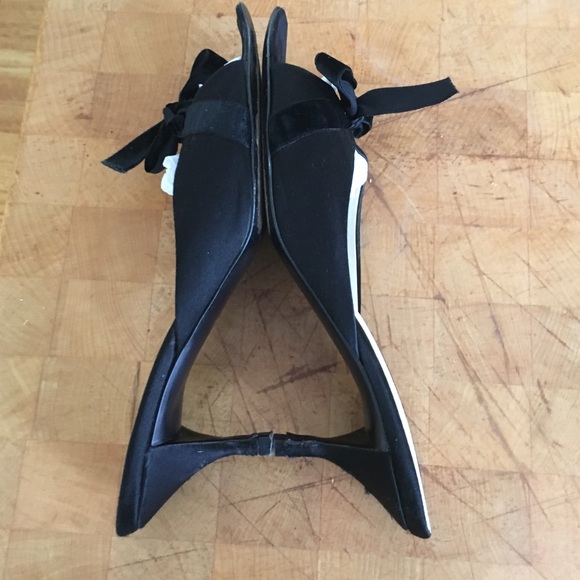 Satin PRADA backless kitten heels with velour bows - Picture 4 of 8