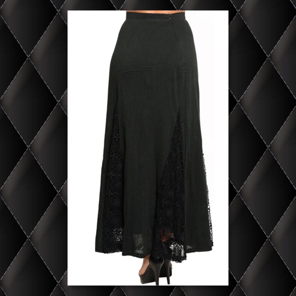 💠CLEARANCE Black A Line Lace Insert Maxi - Picture 2 of 3