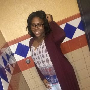 Meet your Posher, Demia