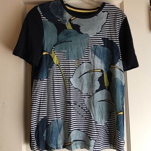 Gorgeous Tory Burch T-shirt size Small.