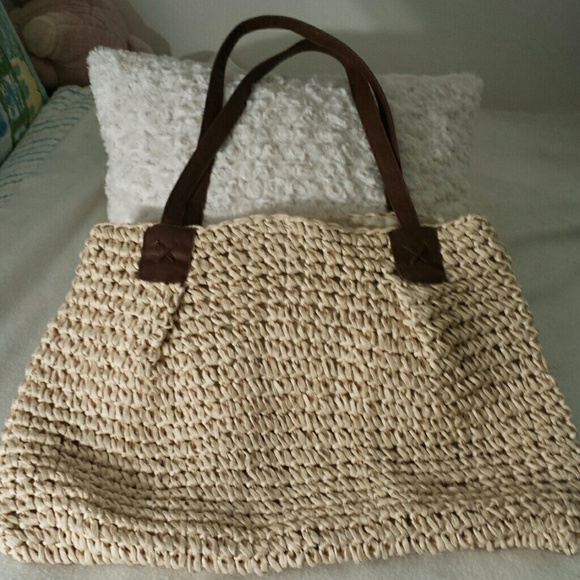 Handbags - HOBO LARGE STRAW TOTE HANDBAG