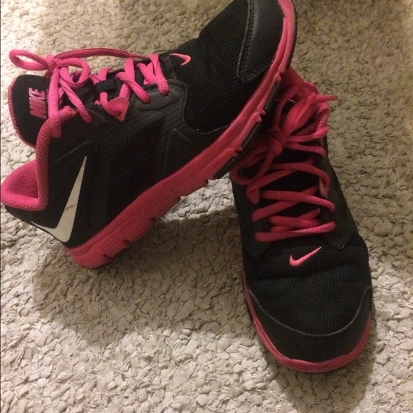 Nike shoes - Picture 2 of 3