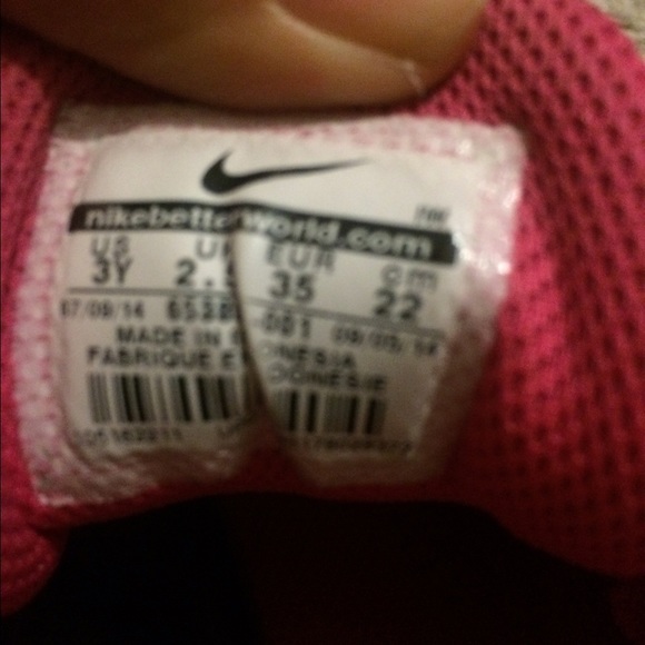 Nike shoes - Picture 3 of 3