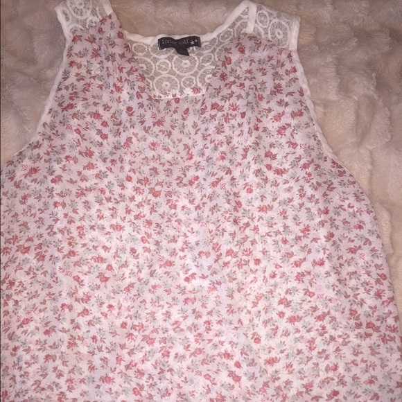 Floral Tank/Blouse w/crochet detail.