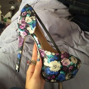 Blue purple black gray floral pumps