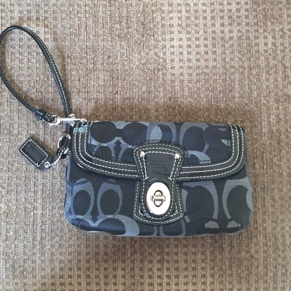 Coach wristlet - Picture 1 of 1