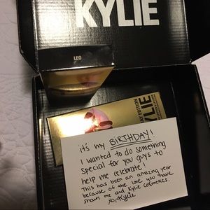 Kylie lip kit .... Birthday addition Leo