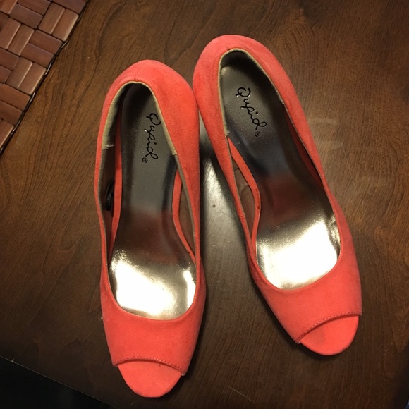 Coral size 8.5 wedges