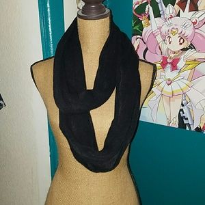 BLACK N WHITE SCARVES