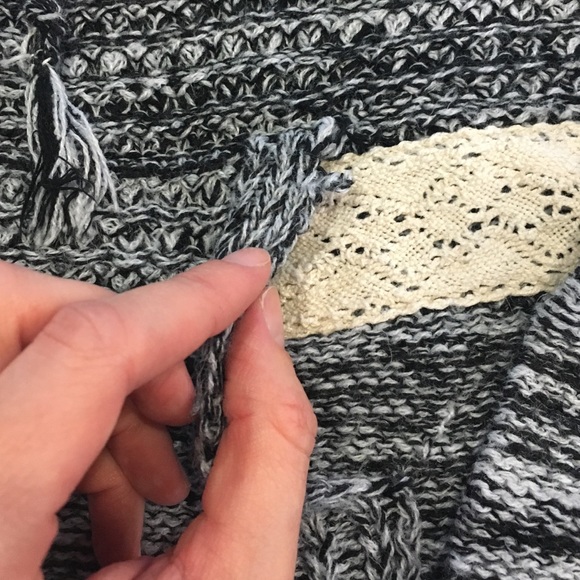 Hooded sweater with crochet detailing and pocket - Picture 2 of 4