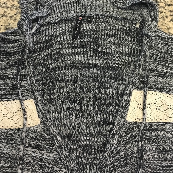 Hooded sweater with crochet detailing and pocket - Picture 4 of 4