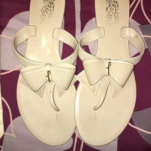 FERRAGAMO CREAM SANDALS