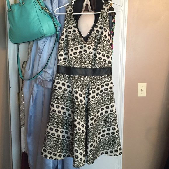 Black and cream dress - Picture 1 of 2
